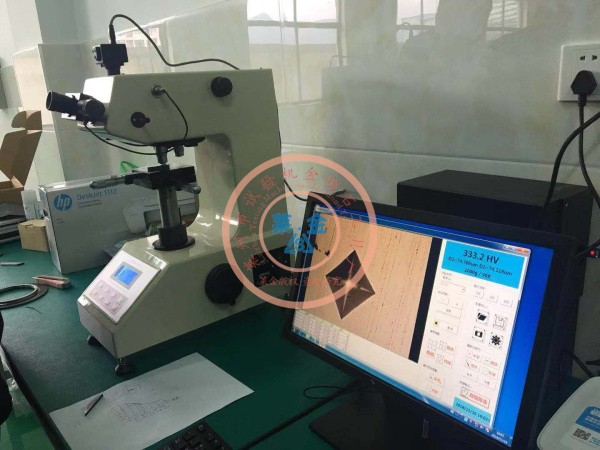 老客戶推薦新客戶選用我廠HVS-1000A型數顯顯微硬度計：現場安裝照片（圖像清晰質感、測試精度高）
